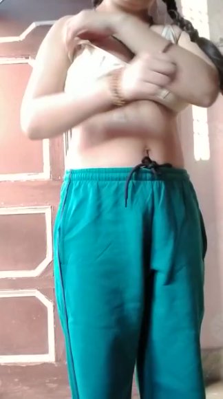 /2026-08-06 21-00/video_33.mp4
