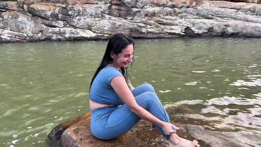 /Sex on the river with a stranger while my friends wait for me.mp4