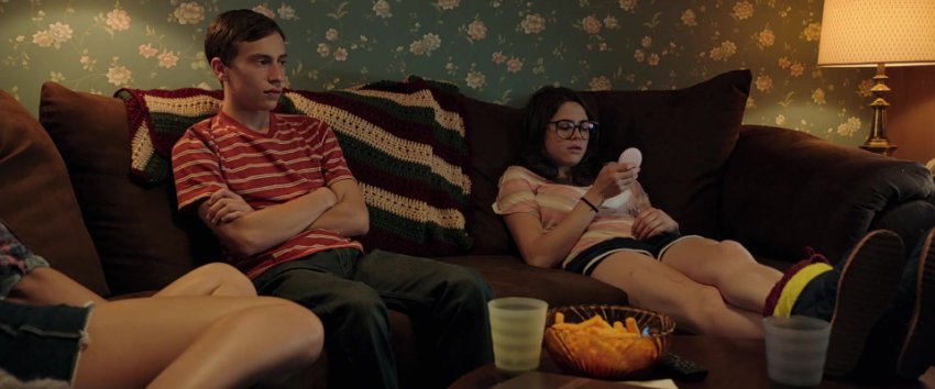 /South/(Movies4u.Foo).It.Follows.2014.1080p.BluRay.Hindi.English.x264.ESubs.mkv